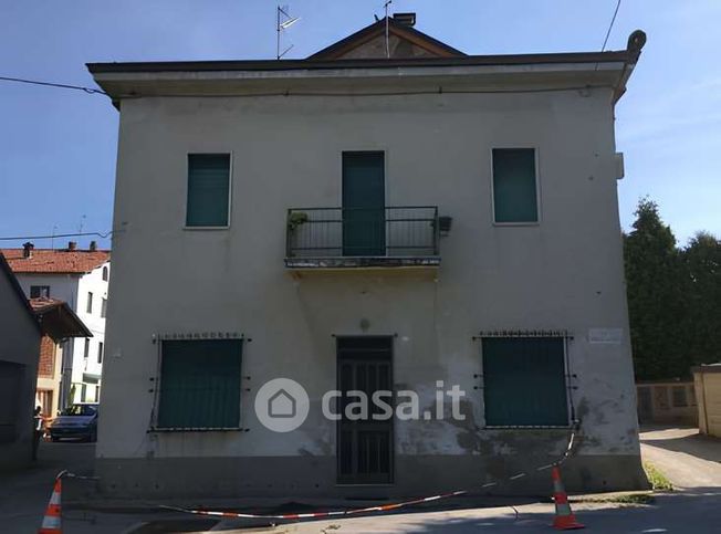 Appartamento in residenziale in Via Monte Santo 7