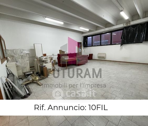 Capannone in commerciale in Via del Lavoro 3