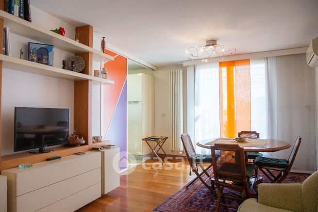 Appartamento in residenziale in Piazza Albania 10