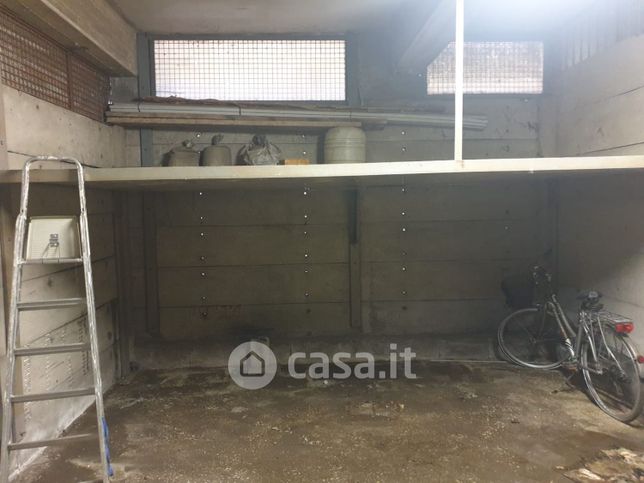 Box/posto auto in residenziale in Via Umberto Calosso 48