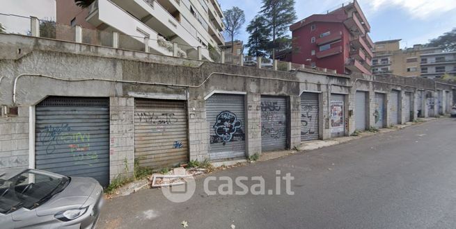 Garage/posto auto in residenziale in Via Vitellia