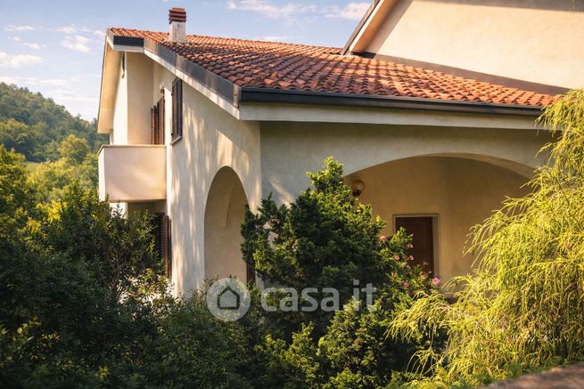 Villa in residenziale in Via Scursatone