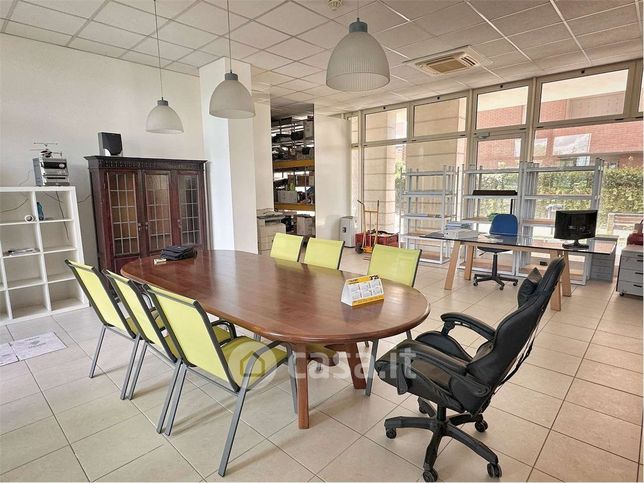 Ufficio in commerciale in 