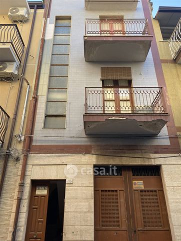 Casa indipendente in residenziale in Via Cavour 182