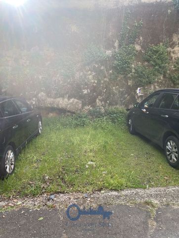 Box/posto auto in residenziale in Via della Villa Demidoff 70