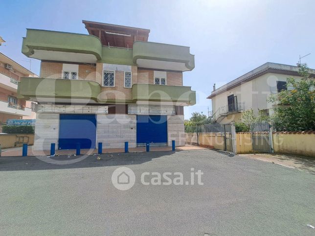 Attivitã /licenza (con o senza mura) in commerciale in Via delle Murene 2 -26