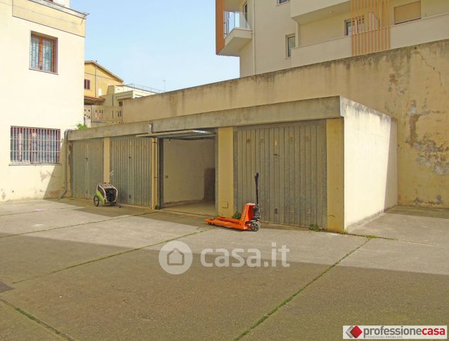Box/posto auto in residenziale in Via Eduard Toda 16