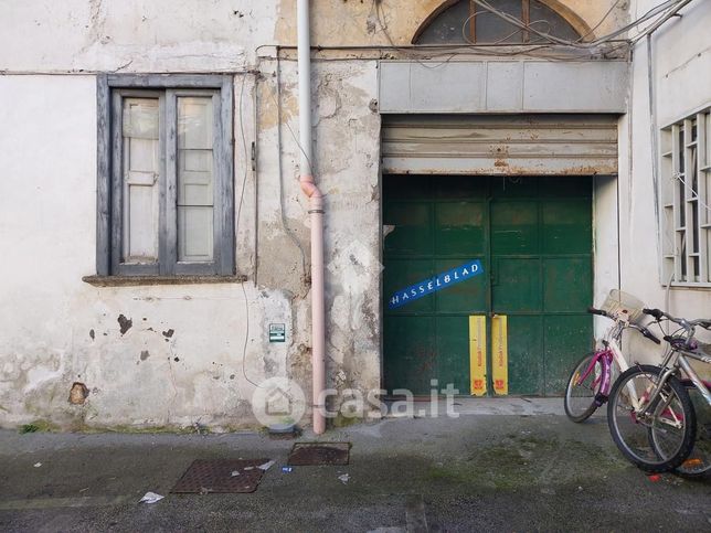 Capannone in commerciale in Piazza Emmanuele Gianturco