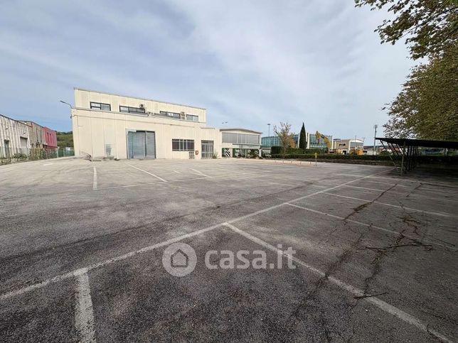 Capannone in commerciale in Via Alessandro Volta 19