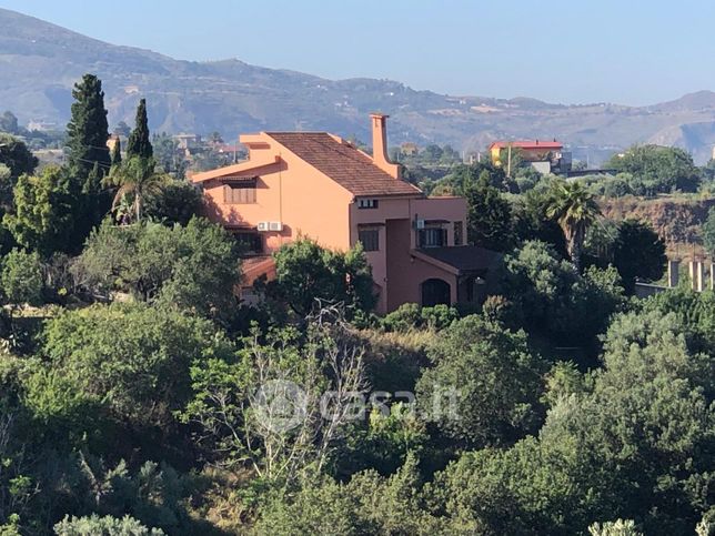 Villa in residenziale in Via Provinciale per Armo-Gallina 57