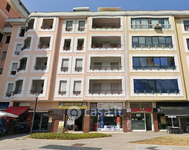 Ufficio in commerciale in 