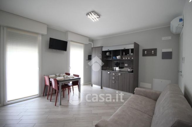 Appartamento in residenziale in Via Ernesto Canesi 27