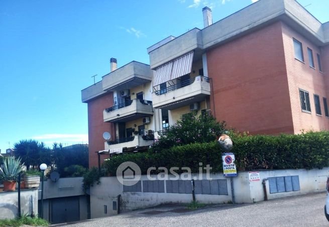 Box/posto auto in residenziale in Via Guerrino Libertucci