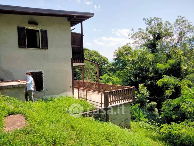 Villa in residenziale in Strada per Garzeno