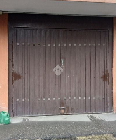 Garage/posto auto in residenziale in Via E. De Nicola 2