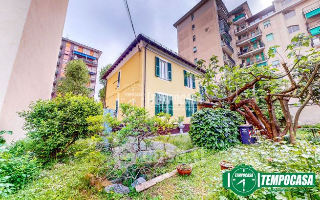 Casa indipendente in residenziale in Viale della Rimembranza 127