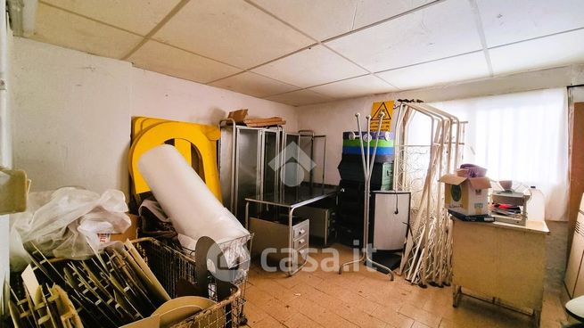 Capannone in commerciale in 