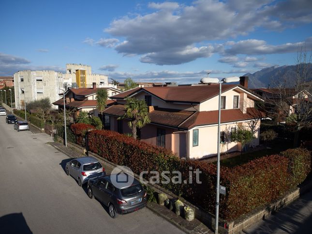 Villa in residenziale in Via Michele Landolfi 14