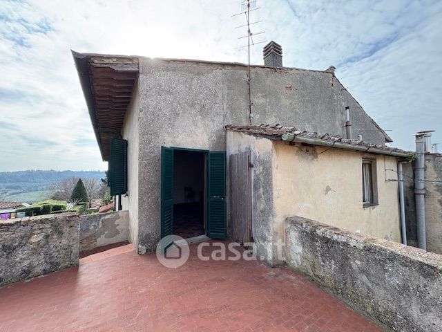 Appartamento in residenziale in Via Chiostra Bassa 1