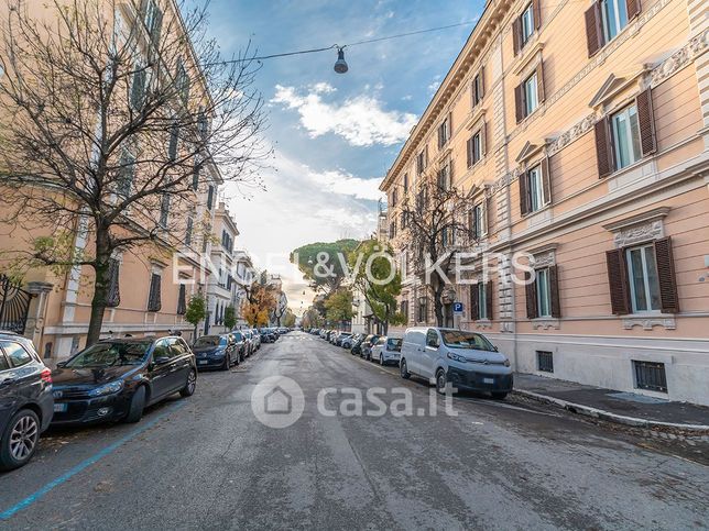 Garage/posto auto in residenziale in Via degli Scipioni