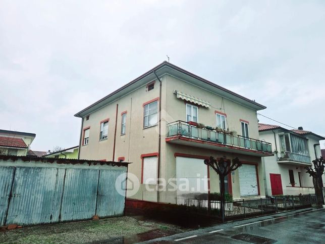 Casa indipendente in residenziale in
