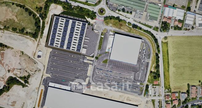 Capannone in commerciale in Via San Vitalino