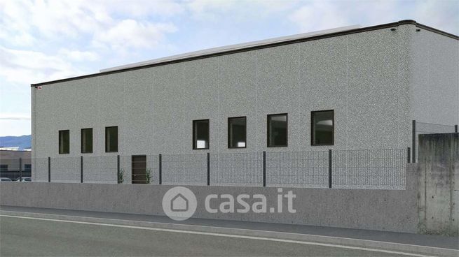 Capannone in commerciale in