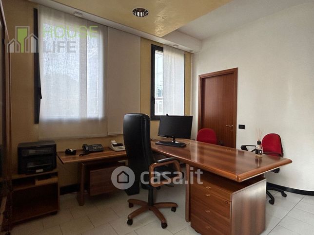 Ufficio in commerciale in Via Rio Giavenale