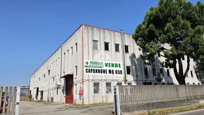Capannone in commerciale in Via Leonardo da Vinci 52