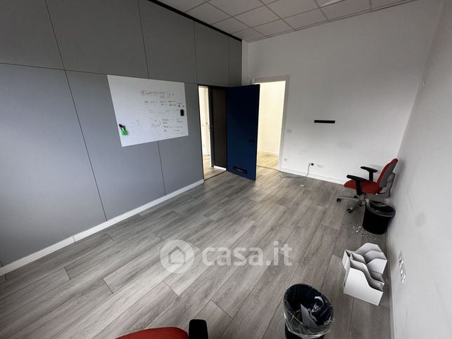 Ufficio in commerciale in Via Monti Berici