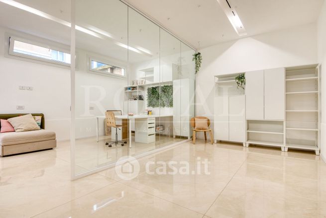 Ufficio in commerciale in Viale Tunisia 27