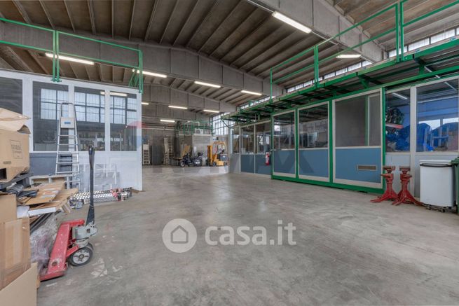 Capannone in commerciale in Via Carlo Emilio Gadda 3