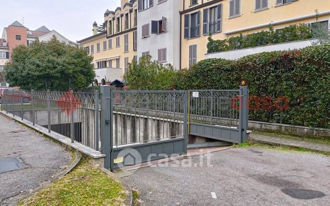 Box/posto auto in residenziale in Viale Vittoria 7