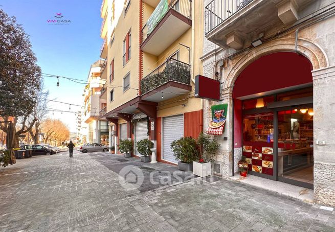 Attività/licenza (con o senza mura) in commerciale in Via Roma 26