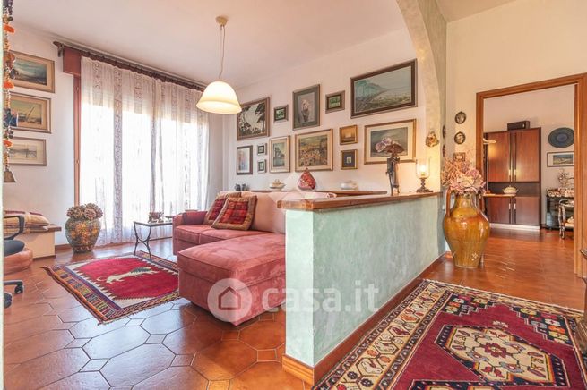 Casa indipendente in residenziale in Via Campidano 17