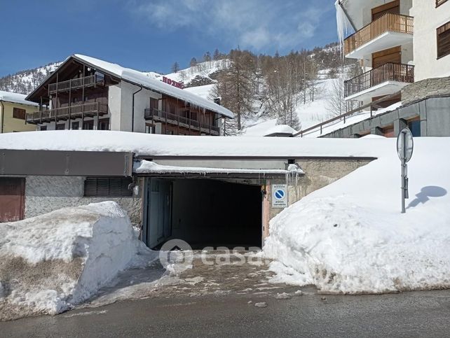 Garage/posto auto in residenziale in Via del Colle 2