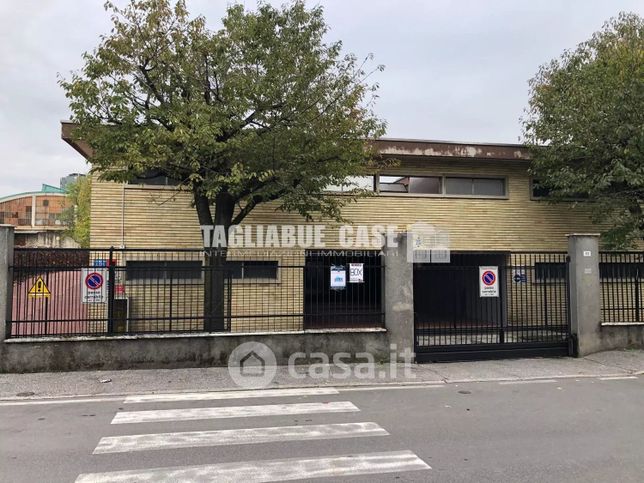 Garage/posto auto in residenziale in Via Lillo del Duca 11