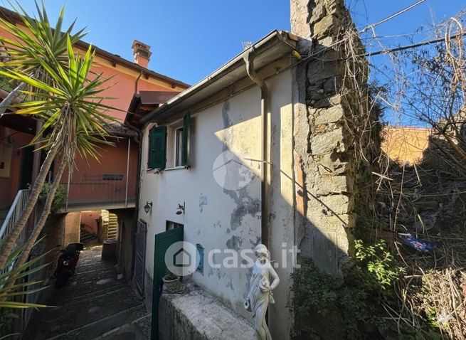 Casa bi/trifamiliare in residenziale in 