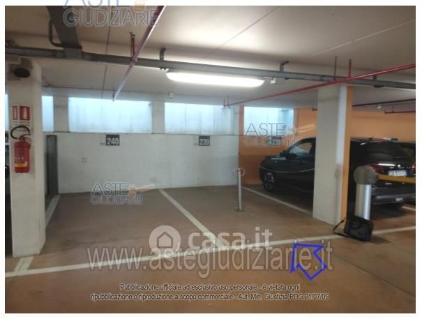 Box/posto auto in residenziale in Lungomare della Libertà 10