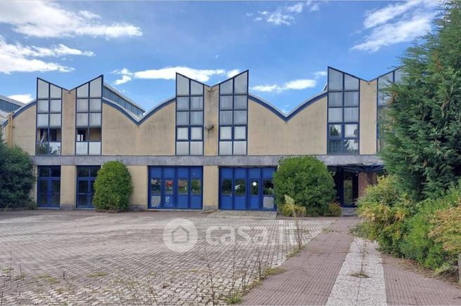 Capannone in commerciale in 