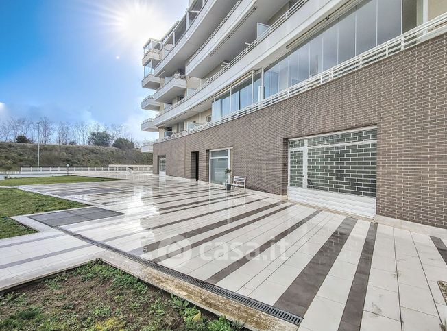 Negozio/locale commerciale in commerciale in Via Alberto Giolitti 53