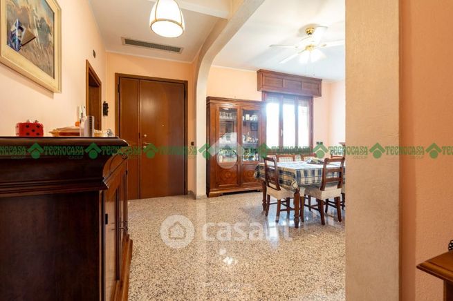 Casa bi/trifamiliare in residenziale in Via San Cesario