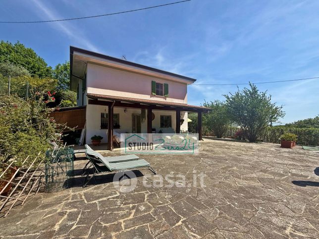 Villa in residenziale in Via del Simonini