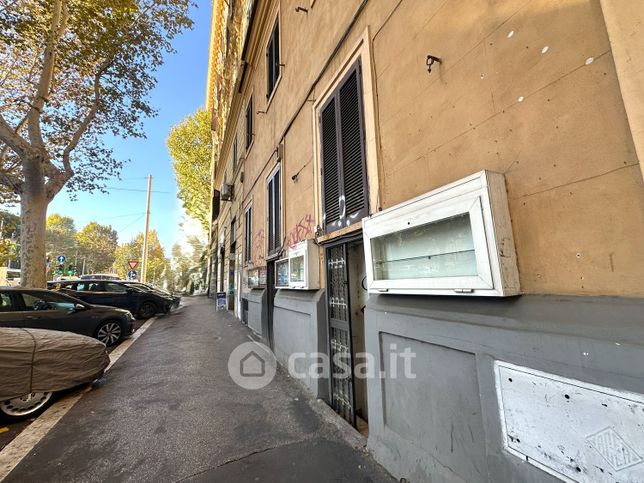 Negozio/locale commerciale in commerciale in Via Nomentana