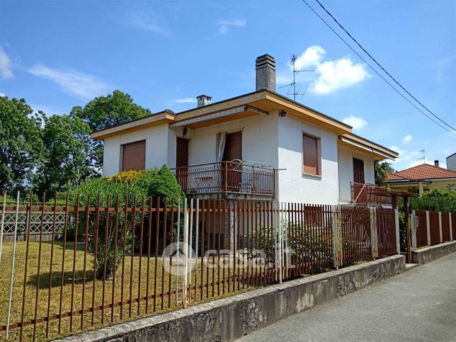 Casa indipendente in residenziale in Via Sondrio 7