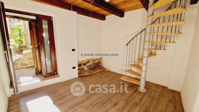 Casa indipendente in residenziale in 