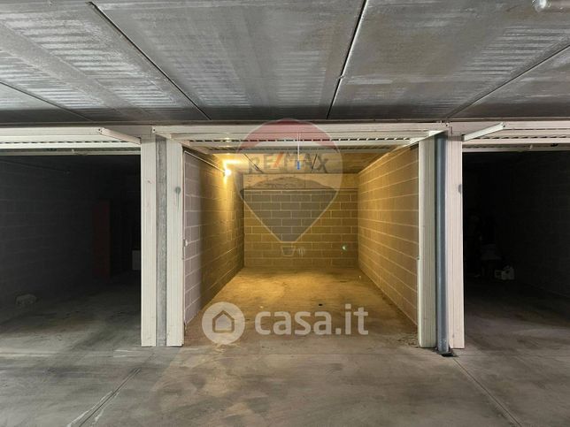 Garage/posto auto in residenziale in Via Montello