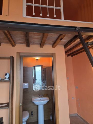 Ufficio in commerciale in 