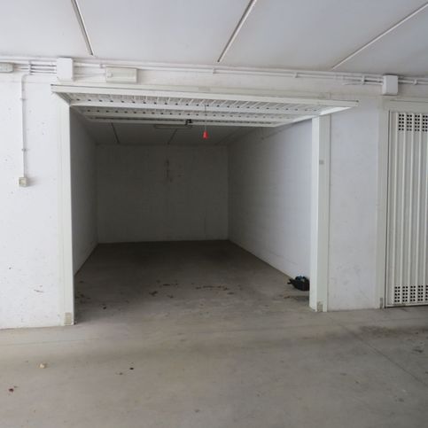Box/posto auto in residenziale in Viale Vat
