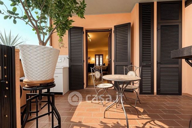 Casa bi/trifamiliare in residenziale in 